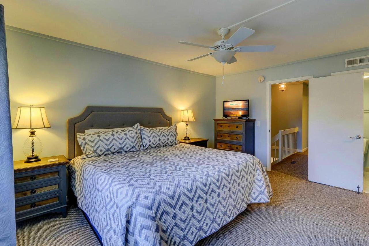 Ocean Villas Deluxe - Oceanfront Villa - Steps To Beach - Great Location - Heated Pool April Hilton Head Island Exterior photo
