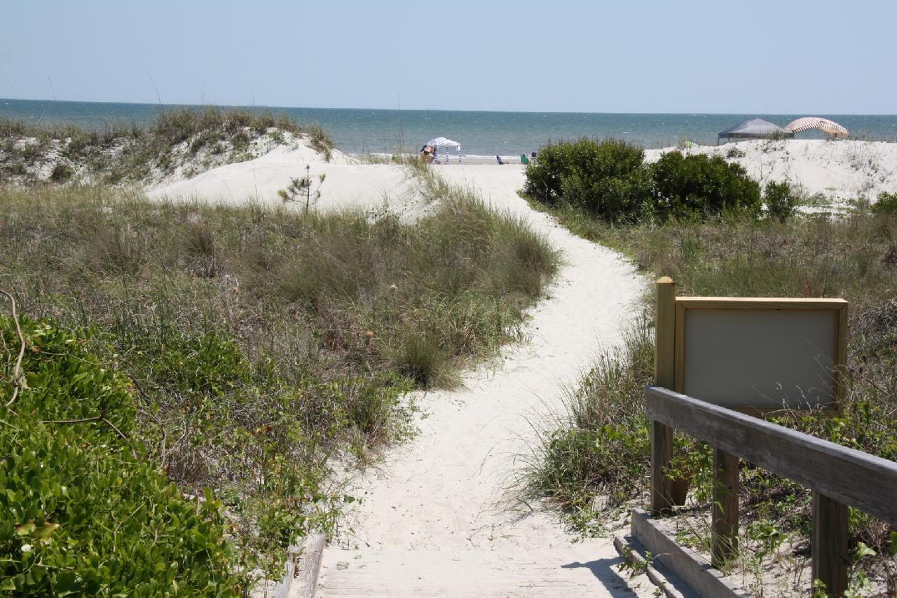 Ocean Villas Deluxe - Oceanfront Villa - Steps To Beach - Great Location - Heated Pool April Hilton Head Island Exterior photo